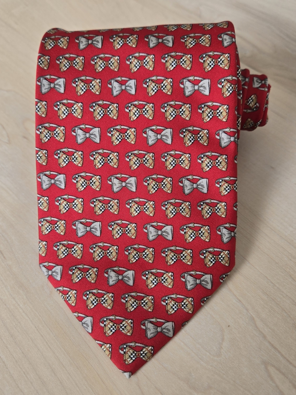 Burberry Red Silk Tie with Bow-Tie Motif - Picture 2 of 10